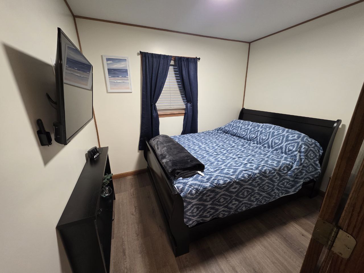 Second bedroom with queen bed in vacation rental near Mountaineer Field